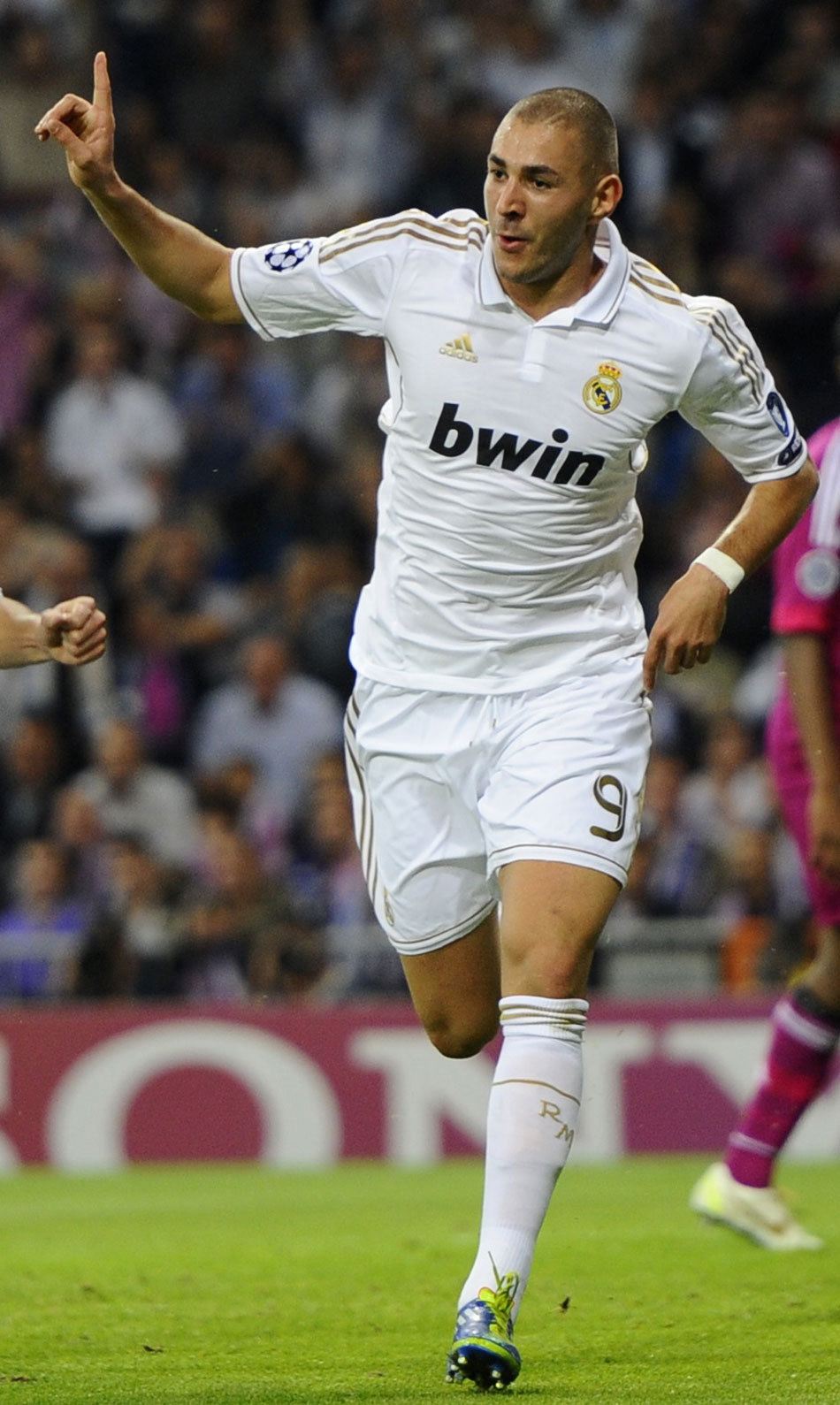 马丁内利：欧冠比赛空间更大，英超有些队喜欢摆大巴所以难踢